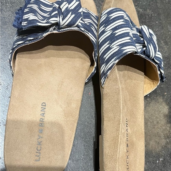 Lucky Brand Cotton Slip-on sandals
Size 9
Excellent condition - Picture 8 of 8